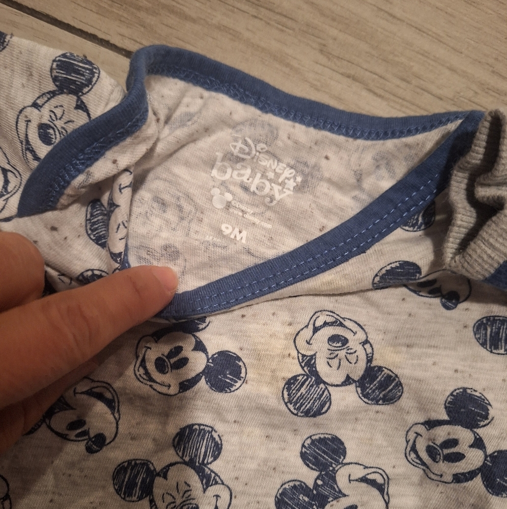 🍁Mickey Mouse 9 month bundle☃️ - Picture 2 of 2